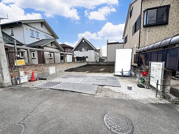 木造2階建てです。