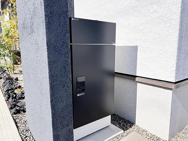 防犯設備宅配ボックスのご紹介です。