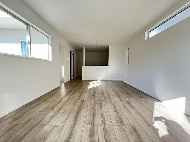 家族とゆったり時間を過ごせるリビングダイニング。