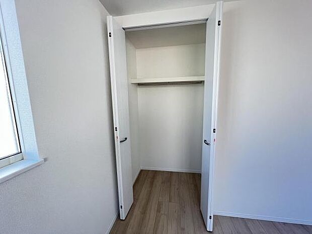 例えば、掃除機を収納するクローゼットにコンセントがあると便利です。必要最小限のプチリフォームでより快適な暮らしはいかがでしょうか?住宅情報館にお任せください。