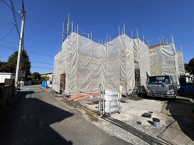 前面道路を含めた現地写真です。ぜひ周辺環境も併せてご覧ください。