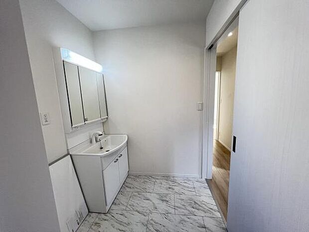 快適で清潔感がある脱衣スペースです。