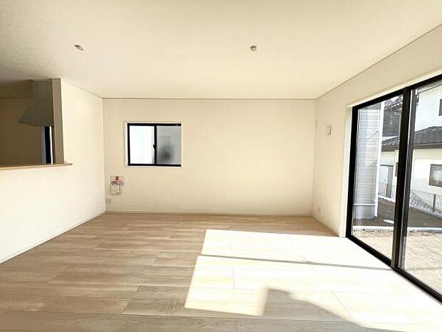 家族とゆったり時間を過ごせるリビングダイニング。