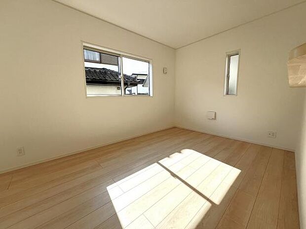 ご家族でゆったり食事が楽しめるダイニングスペースです。