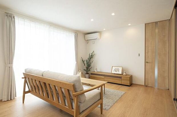 リビングダイニングになります。ご家族そろっての素敵な空間になりそうですね。