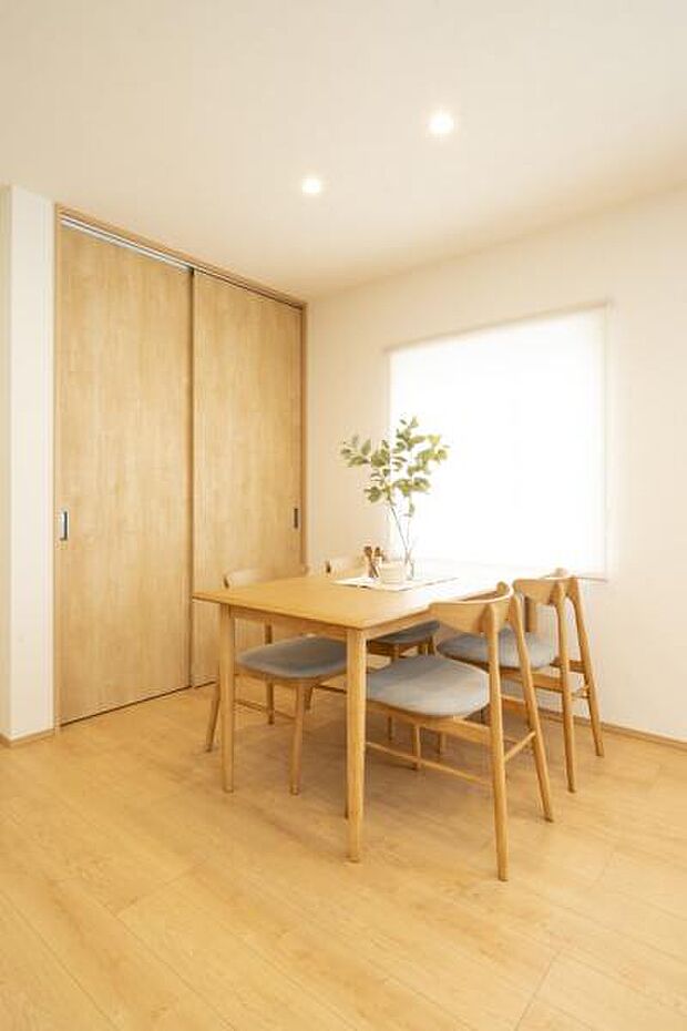 ご家族の温かい時間を演出するダイニングスペースです。