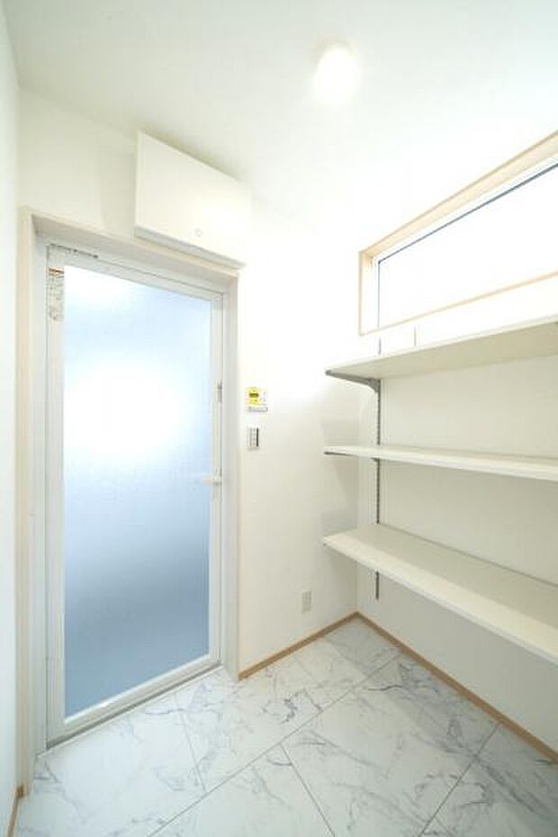 脱衣所は小さなお子様がいるご家庭にも重宝されます。