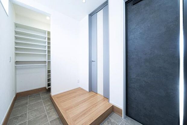 いつも気持ちよくご家族を迎えられる玄関です。