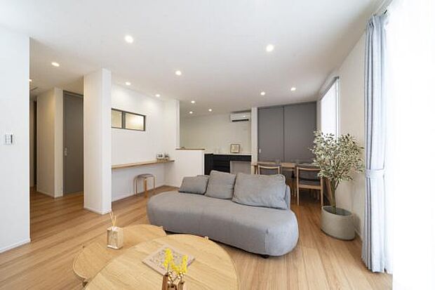 家族団らんの場所としてゆったりと居心地の良いリビングです。