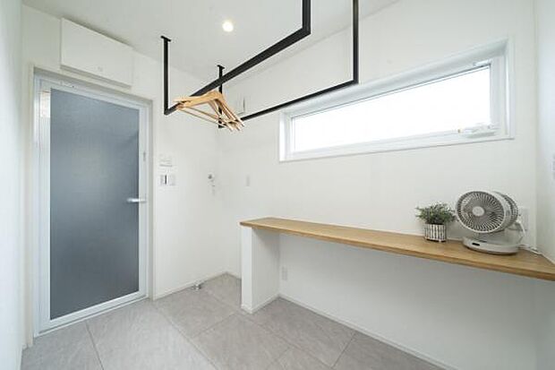 脱衣所は小さなお子様がいるご家庭にも重宝されます。