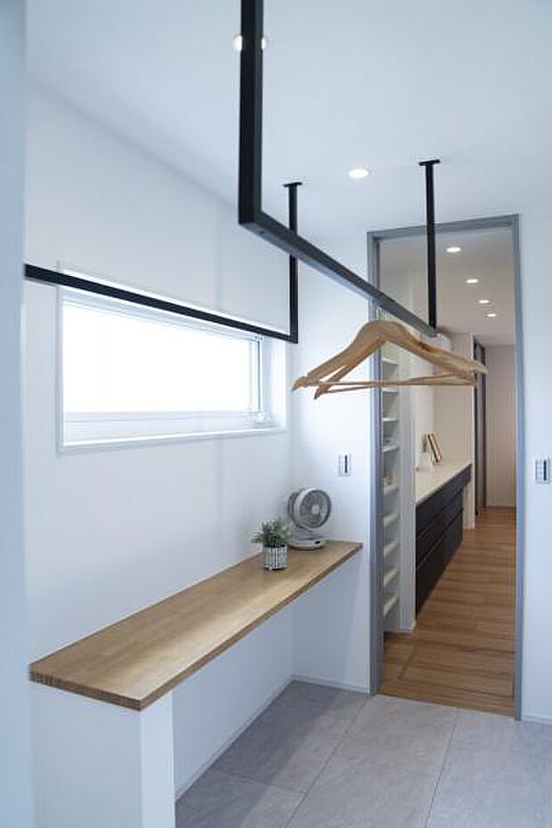 お天気を気にせずお洗濯ができ、室内干し可能です。