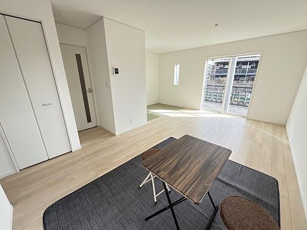 リビングダイニングになります。ご家族そろっての素敵な空間になりそうですね。