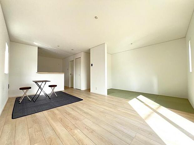 家族団らんの場所としてゆったりと居心地の良いリビングです。