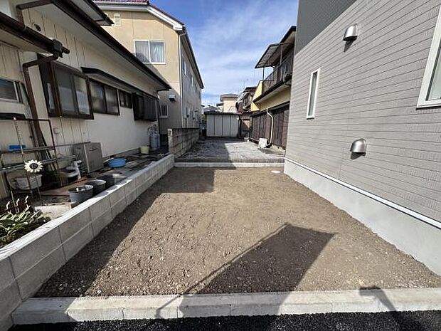 お庭スペースは、ガーデニングやお子様との外遊びなど多彩な用途でお楽しみいただけます。