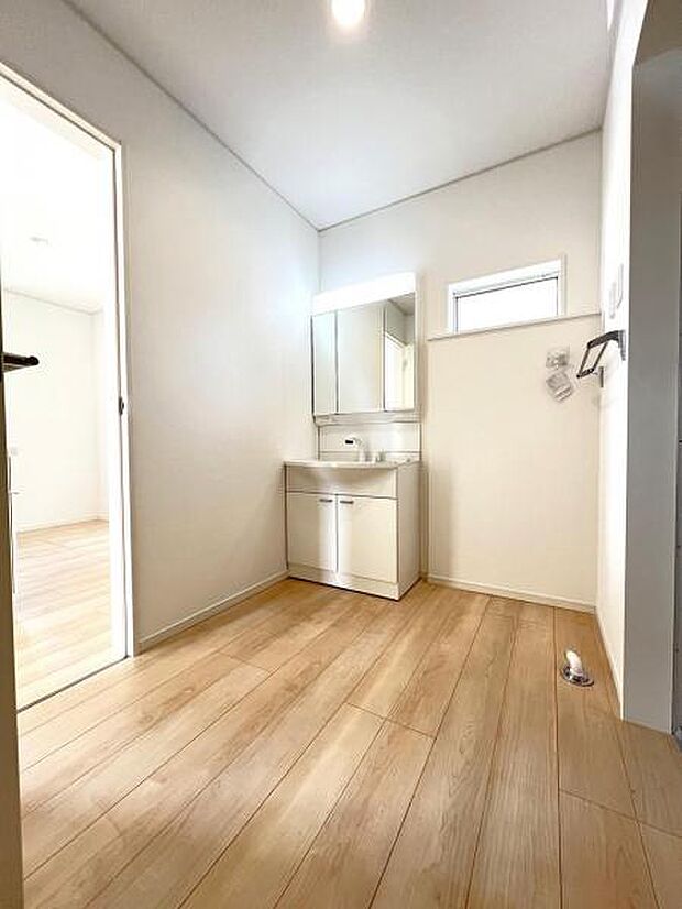 脱衣所は小さなお子様がいるご家庭にも重宝されます。