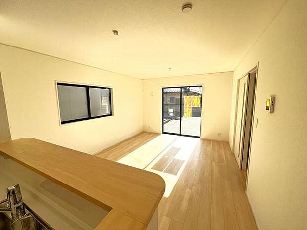 リビングダイニングになります。ご家族そろっての素敵な空間になりそうですね。