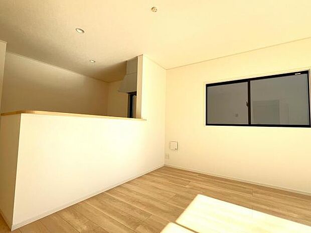 キッチンからリビングが見渡せ、お料理中もご家族の様子を見守れます