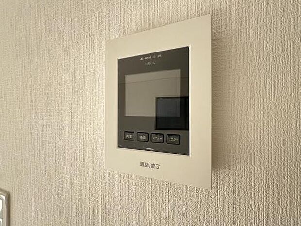 モニター付きインターフォンもうれしい標準装備です。