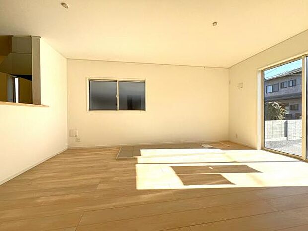 家族とゆったり時間を過ごせるリビングダイニング。