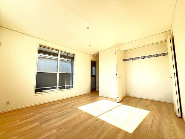 中の物を確認しやすく、取り出しやすい収納スペース。お部屋を広々とお使いいただけます。