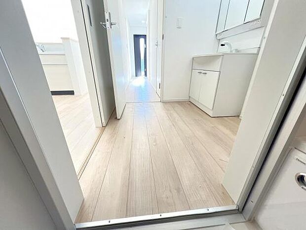 快適で清潔感がある脱衣スペースです。