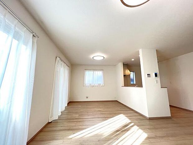 ご家族の温かい時間を演出するダイニングスペースです。