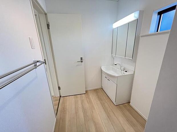 脱衣所は小さなお子様がいるご家庭にも重宝されます。