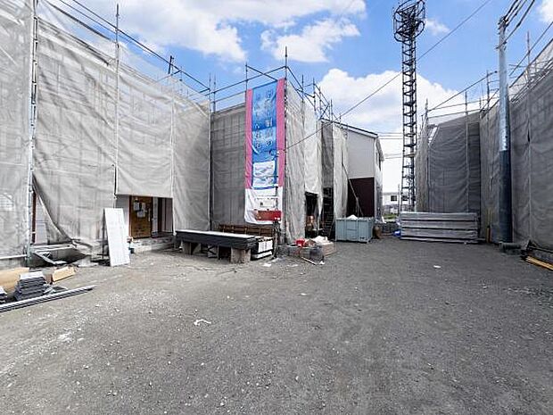 木造2階建て、耐震等級3級です。