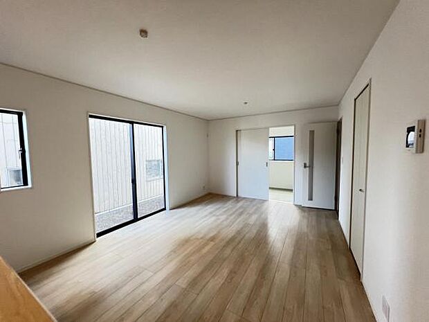 リビングダイニングになります。ご家族そろっての素敵な空間になりそうですね。