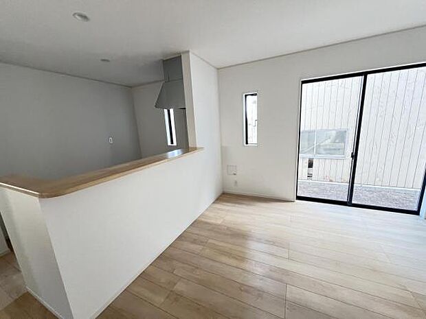 ご家族でゆったり食事が楽しめるダイニングスペースです。