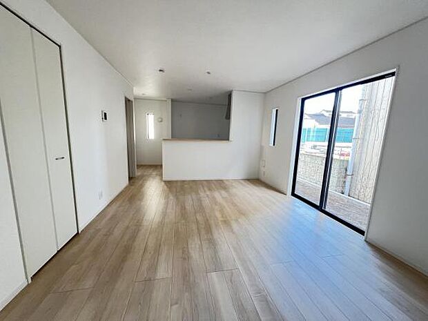 家族団らんの場所としてゆったりと居心地の良いリビングです。