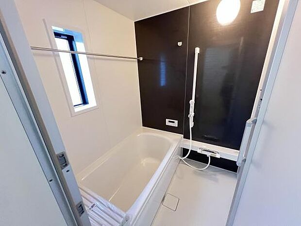 スタイリッシュな浴室で1日の疲れをゆったり癒されるのもいいですね。