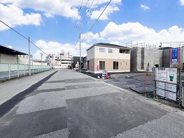 前面道路を含めた現地写真です。ぜひ周辺環境も併せてご覧ください。