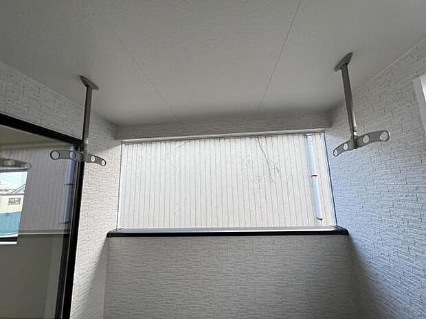 バルコニーでは天候を気にせず洗濯物が干せます。