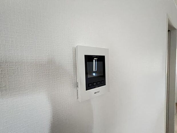 訪問者を確認できるTVモニター付きインターフォンです。