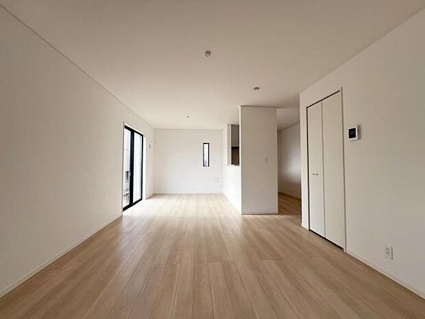 リビングダイニングになります。ご家族そろっての素敵な空間になりそうですね。