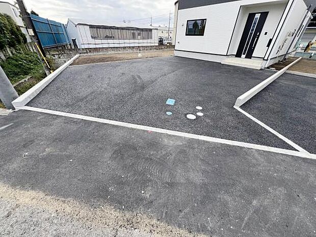 カースペースは車種により2台駐車可能です。