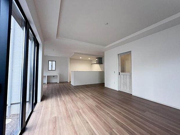 リビングダイニングになります。ご家族そろっての素敵な空間になりそうですね。