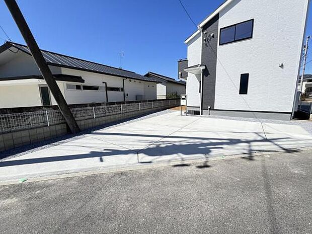 カースペースは車種により3台駐車可能です。