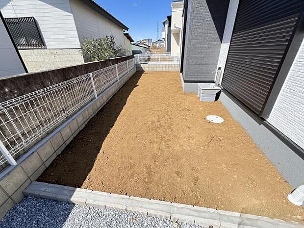 お庭スペースは、ガーデニングやお子様との外遊びなど多彩な用途でお楽しみいただけます。