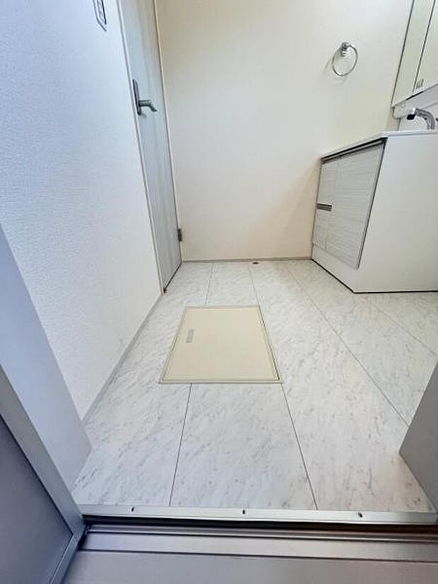 脱衣所は小さなお子様がいるご家庭にも重宝されます。