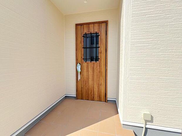 綺麗で明るい玄関でお客様をお迎えいただけます。