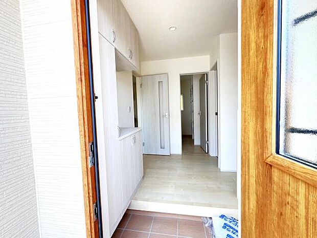 散らかりがちな玄関もスッキリの玄関収納付。