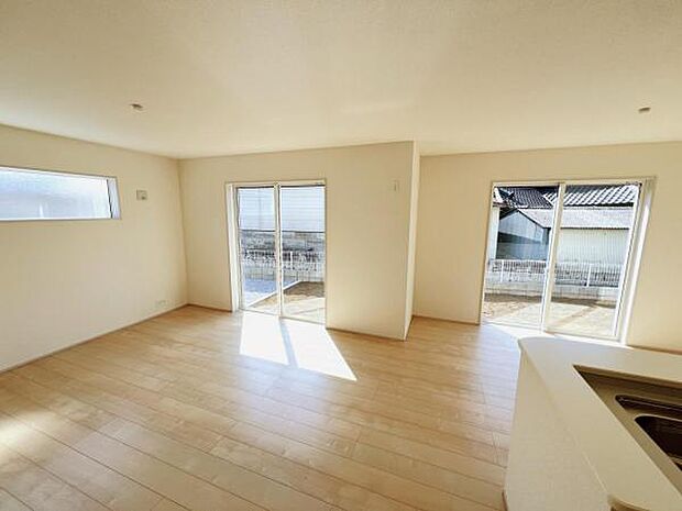 暖かな日差しが差し込むリビングダイニングです。