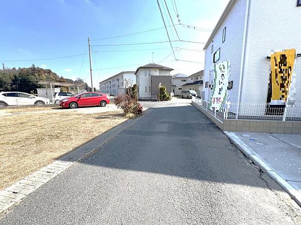 前面道路を含めた現地写真です。ぜひ周辺環境も併せてご覧ください。