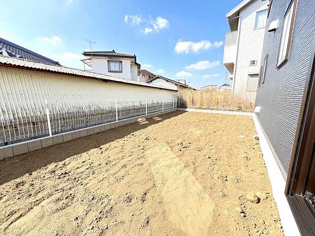 お庭スペースです。趣味やご家族団らんを楽しめそうですね。