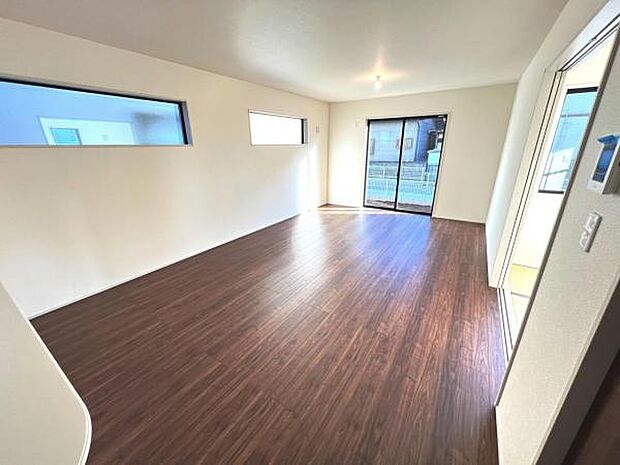 家族とゆったり時間を過ごせるリビングダイニング。