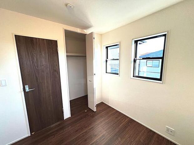 中の物を確認しやすく、取り出しやすい収納スペース。お部屋を広々とお使いいただけます。