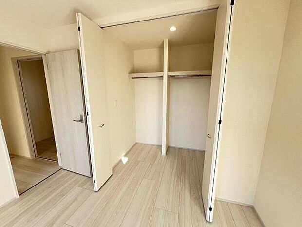 ウォークインクロゼットのある住まいで収納上手な生活を。