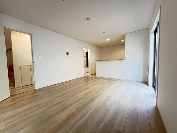 ご家族が集うLDKは約15帖の広さ、団らんの空間です。